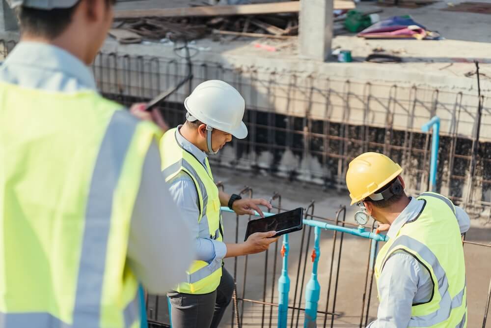 How a Pool Project Manager Keeps Your Build on Schedule and on Budget